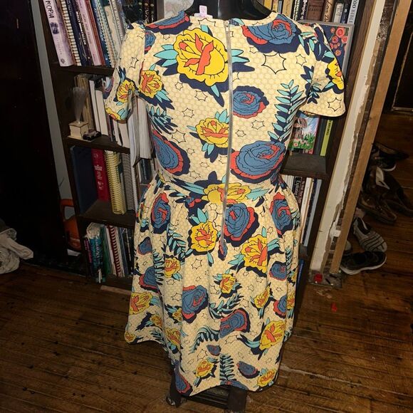 Lularoe Amelia fit & flare Beauty rose S knit dress with pockets - Picture 2 of 3